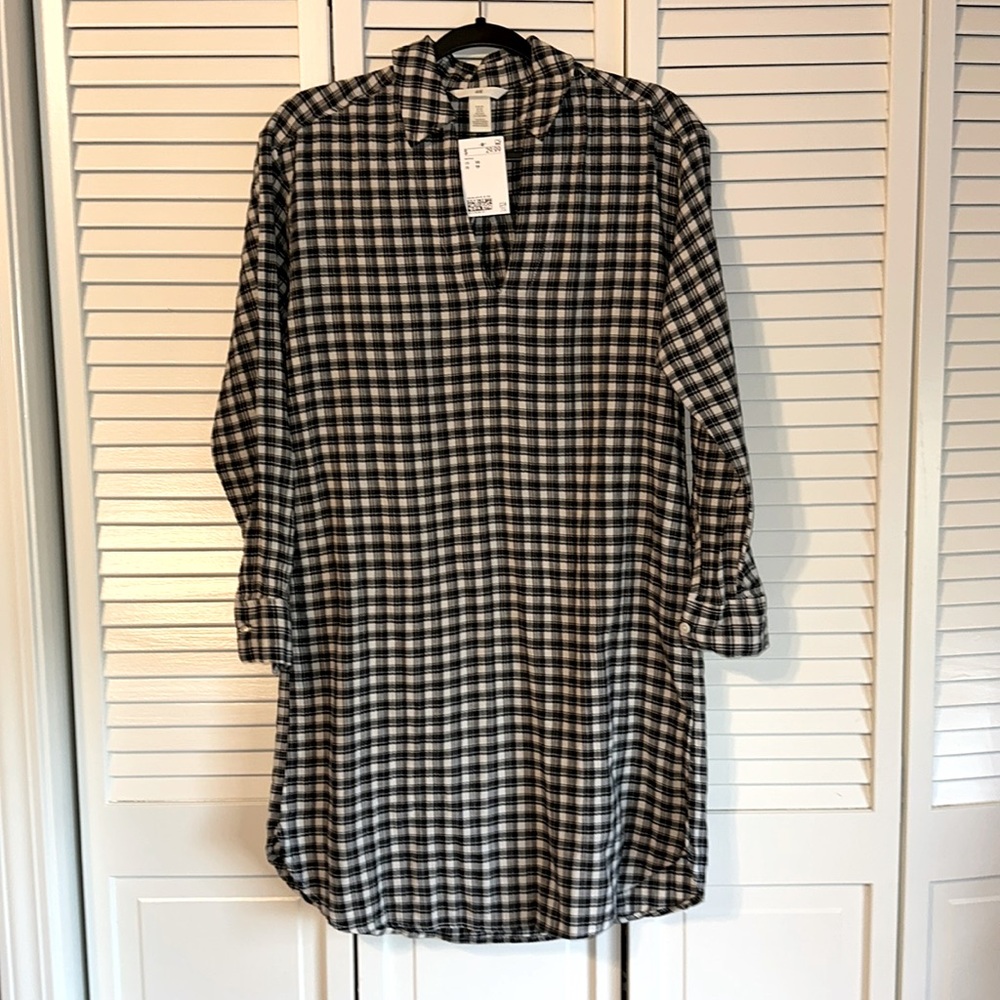 H&M Ladies Size XS or Small Black and White Shirt Dress